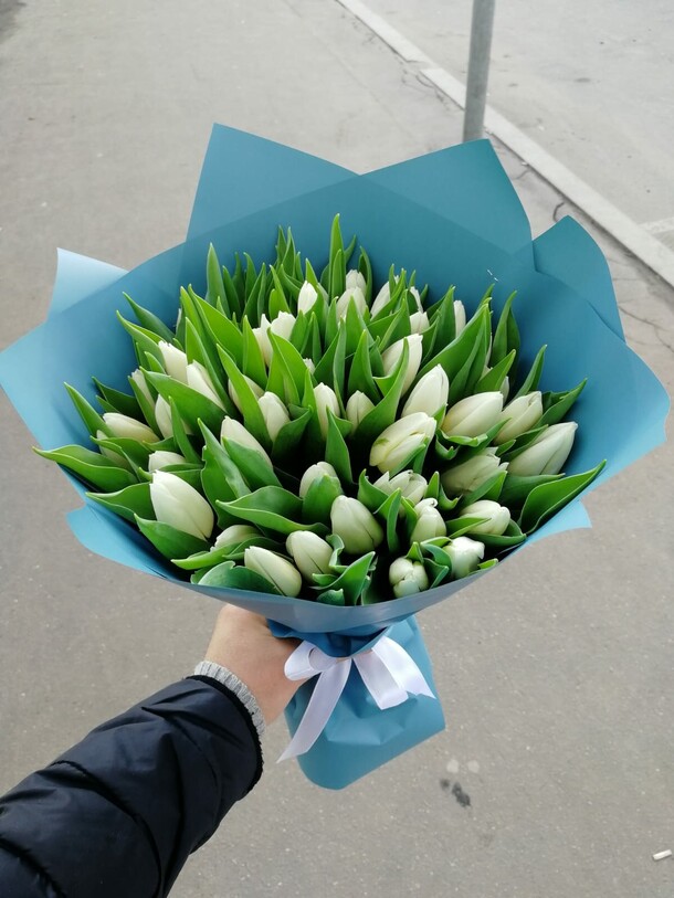 Букет из белых тюльпанов, артикул F1175238 - 10339 рублей, доставка по городу. Flawery - доставка цветов