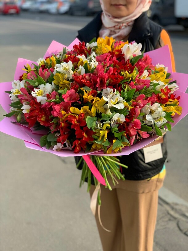 Букет из альстромерии, артикул F1186470 - 9742 рублей, доставка по городу. Flawery - доставка цветов