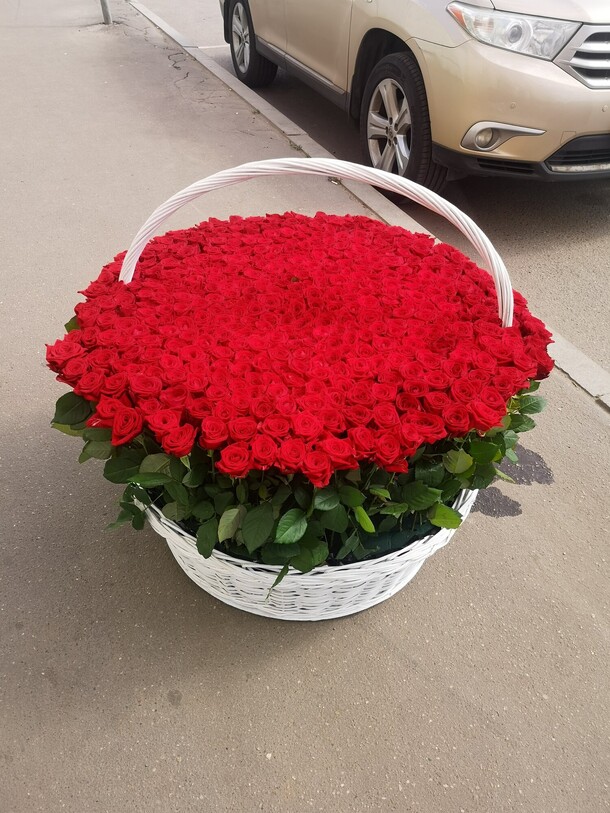 Корзина с розами, артикул F1196455 - 95167 рублей, доставка по городу. Flawery - доставка цветов