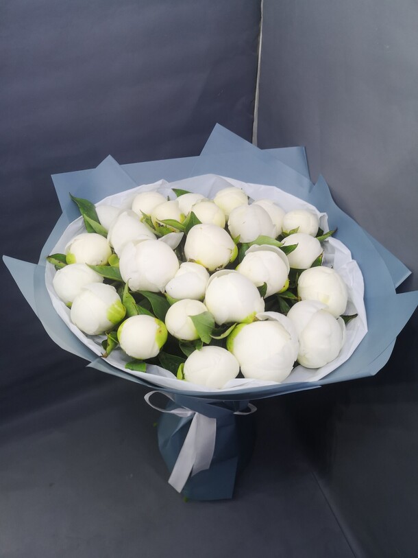 Пионы белые, артикул F1196615 - 28599 рублей, доставка по городу. Flawery - доставка цветов