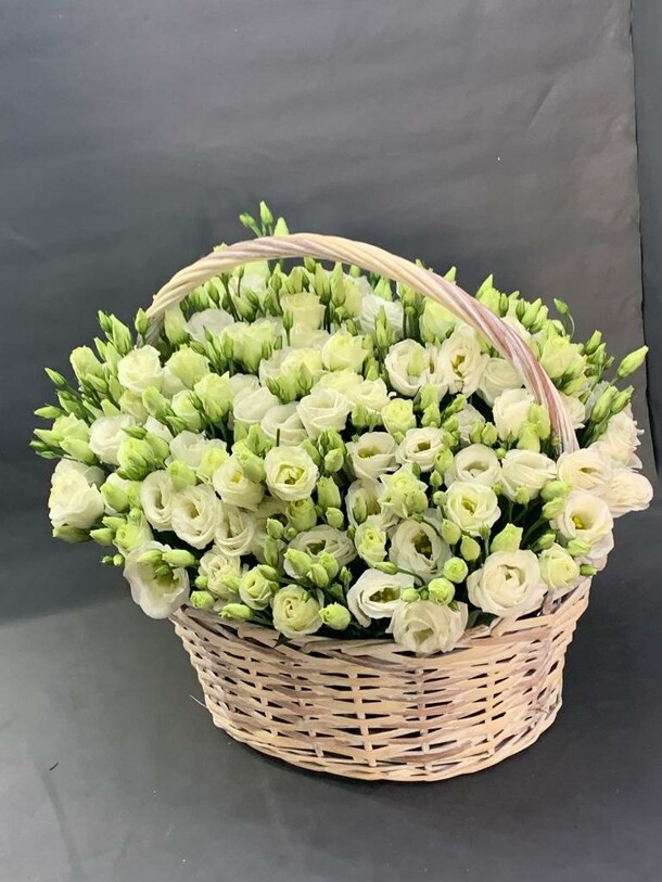 Эустома в корзине, артикул F1208059 - 11272 рублей, доставка по городу. Flawery - доставка цветов