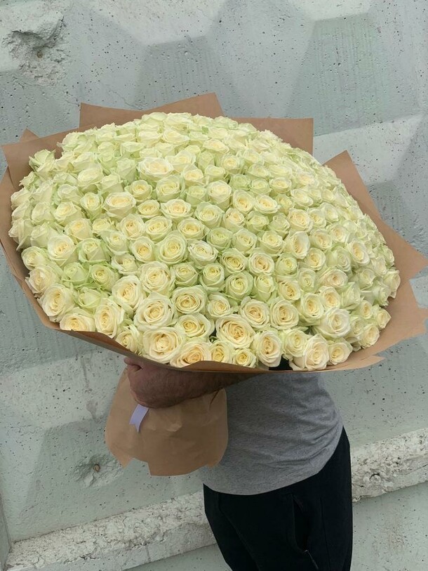 201 белые розы, артикул F1215068 - 62165 рублей, доставка по городу. Flawery - доставка цветов