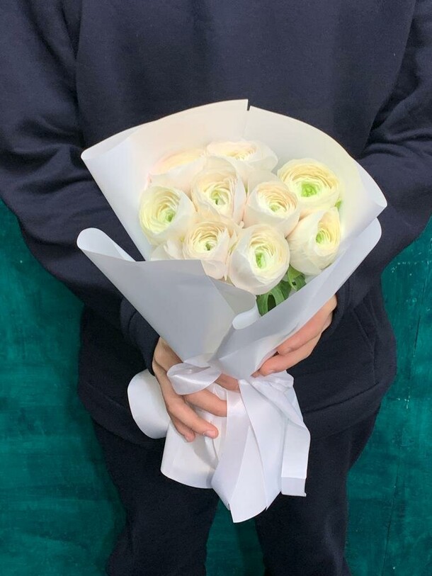 Ранункулюс, артикул F1232817 - 10559 рублей, доставка по городу. Flawery - доставка цветов