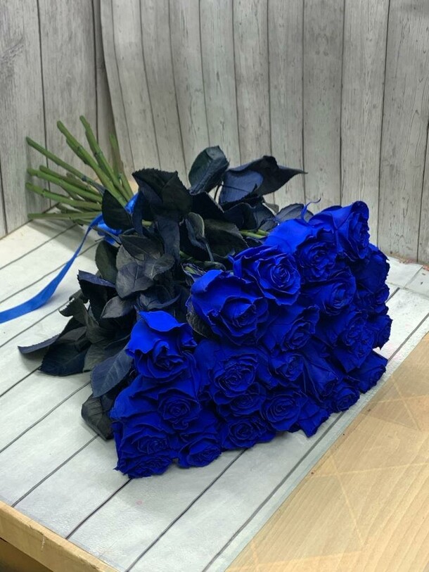 Синие розы, артикул F1239949 - 12999 рублей, доставка по городу. Flawery - доставка цветов