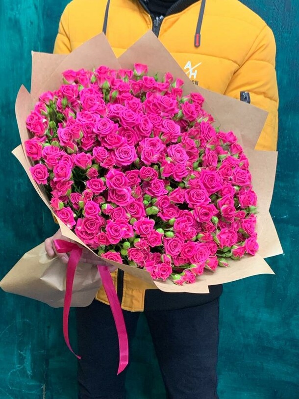 Кустовая роза малиновая, артикул F1239951 - 18633 рублей, доставка по городу. Flawery - доставка цветов