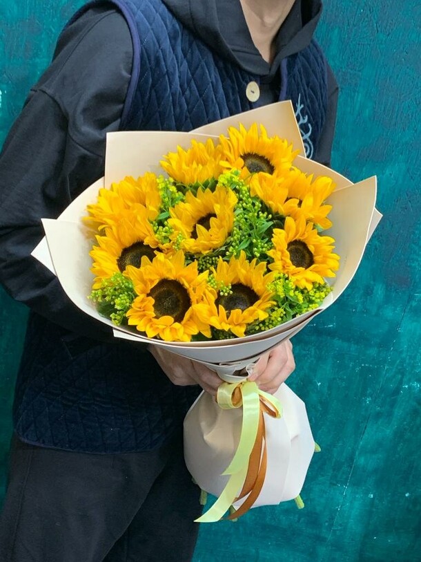 Подсолнух, артикул F1239952 - 6599 рублей, доставка по городу. Flawery - доставка цветов