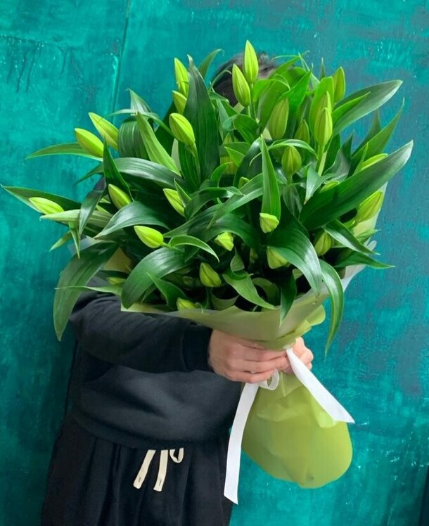 Лилия, артикул F1245253 - 11712 рублей, доставка по городу. Flawery - доставка цветов