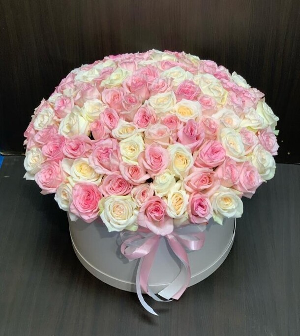 101 розы ароматные в коробке, артикул F1245255 - 66000 рублей, доставка по городу. Flawery - доставка цветов