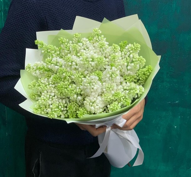 Сирень белая, артикул F1249830 - 13309 рублей, доставка по городу. Flawery - доставка цветов