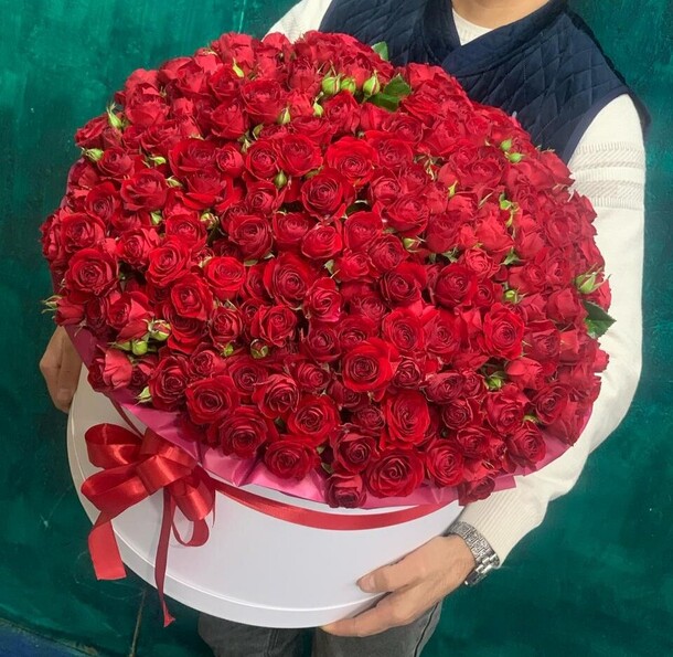 Кустовая роза в корзине, артикул F1249832 - 43559 рублей, доставка по городу. Flawery - доставка цветов