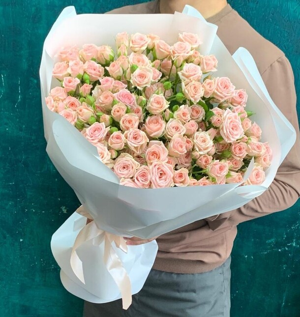 Кустовые розы, артикул F1285586 - 9679 рублей, доставка по городу. Flawery - доставка цветов