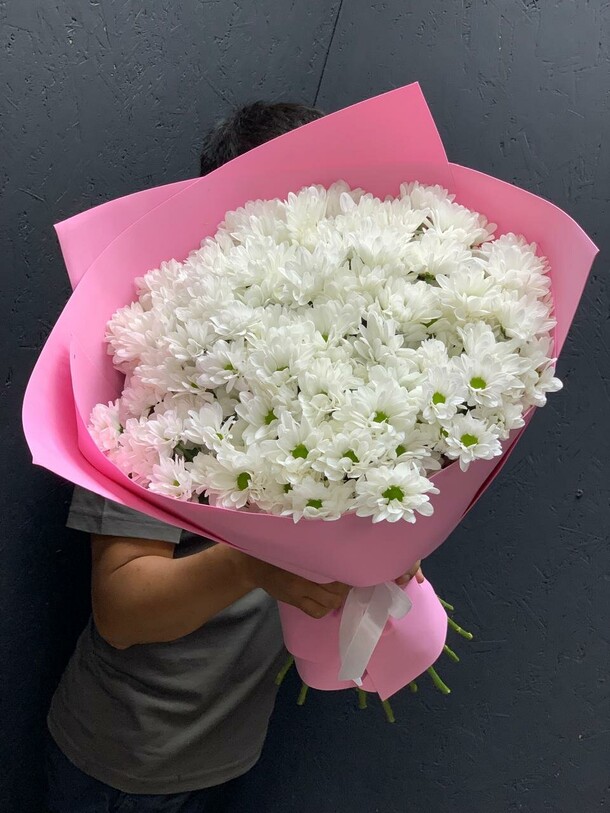 Ромашковая хризантема белая, артикул F1298573 - 7453 рублей, доставка по городу. Flawery - доставка цветов