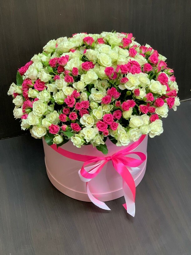 101 роза кустовая в коробке, артикул F1298581 - 18181 рублей, доставка по городу. Flawery - доставка цветов