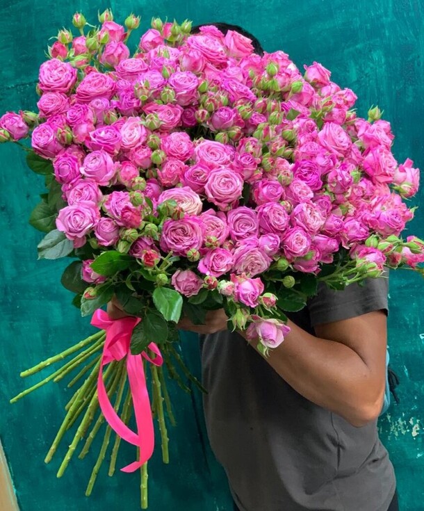 Пионовидные кустовые розы, артикул F1306154 - 15729 рублей, доставка по городу. Flawery - доставка цветов