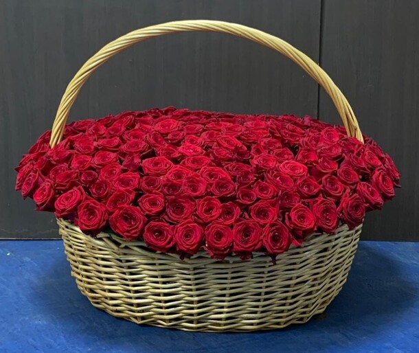 201 роза в корзине, артикул F1306158 - 48399 рублей, доставка по городу. Flawery - доставка цветов