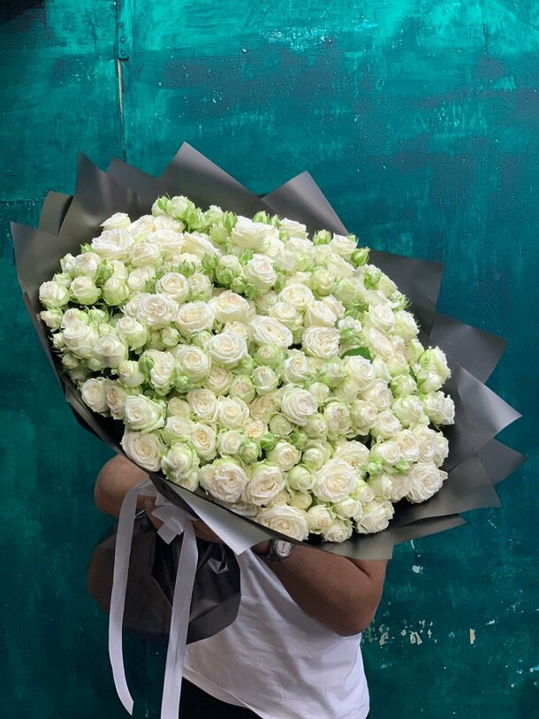 Пионовидные кустовые розы, артикул F1315269 - 17999 рублей, доставка по городу. Flawery - доставка цветов