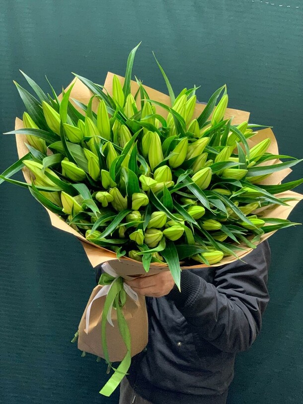 Лилия белая, артикул F1369337 - 18699 рублей, доставка по городу. Flawery - доставка цветов