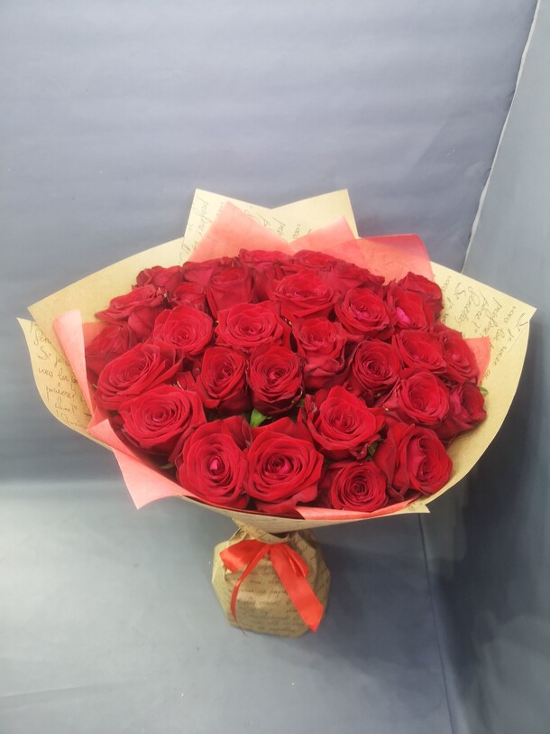Букет из 29 роз, артикул F17409 - 4999 рублей, доставка по городу. Flawery - доставка цветов
