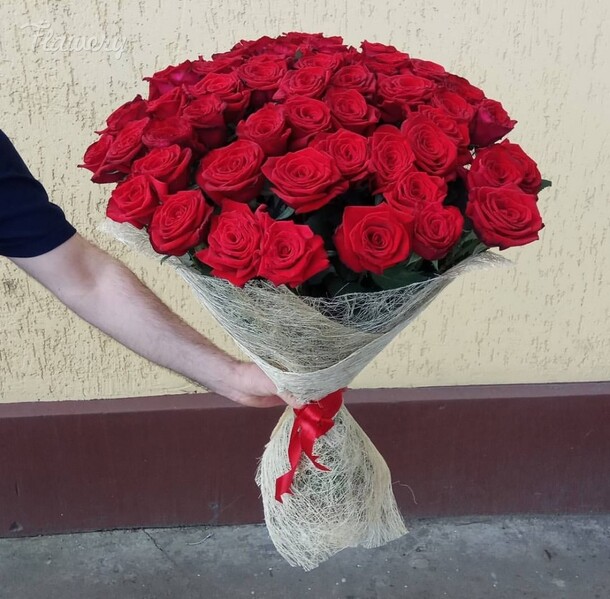 Букет из 51 красных роз., артикул F25753 - 11846 рублей, доставка по городу. Flawery - доставка цветов