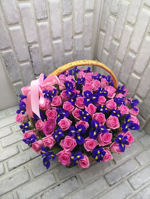 Ирис с розами., артикул F25794 - 21999 рублей, доставка по городу. Flawery - доставка цветов