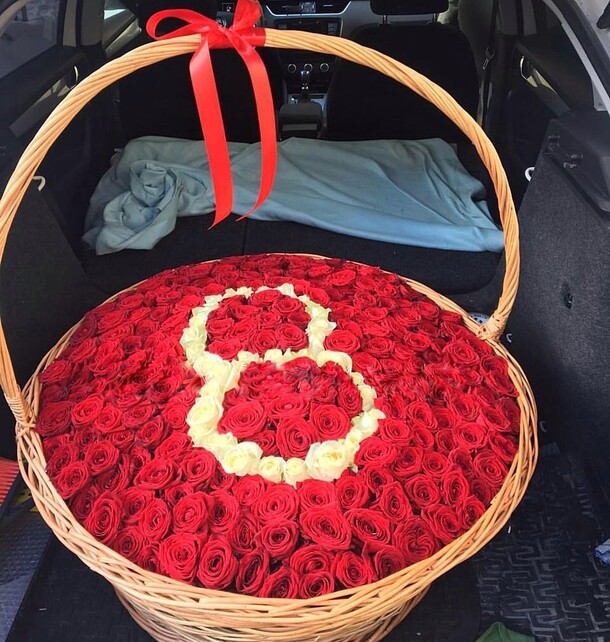 Розы в корзине, артикул F25802 - 83182 рублей, доставка по городу. Flawery - доставка цветов