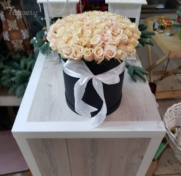 Коробка с розами., артикул F25817 - 10339 рублей, доставка по городу. Flawery - доставка цветов