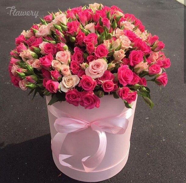 Коробка с кустовыми розами., артикул F25827 - 13309 рублей, доставка по городу. Flawery - доставка цветов