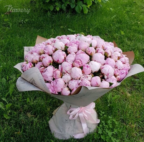 Букет из 101 пионов, артикул F26731 - 98999 рублей, доставка по городу. Flawery - доставка цветов
