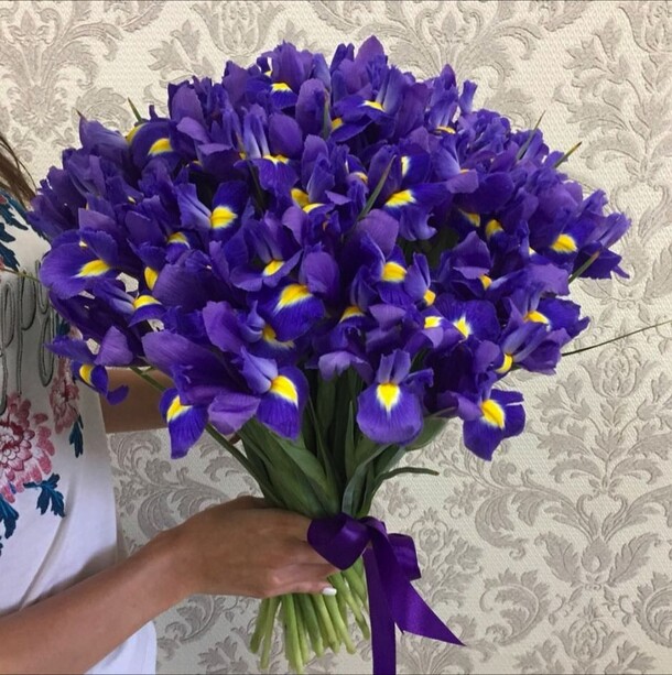 Букет из ирисов., артикул F33814 - 7407 рублей, доставка по городу. Flawery - доставка цветов