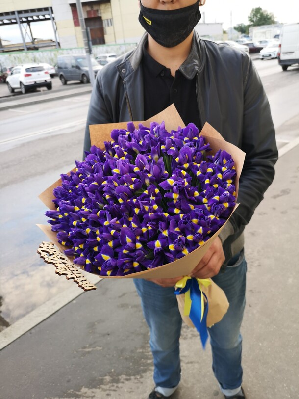 Букет из ирисов., артикул F33816 - 12999 рублей, доставка по городу. Flawery - доставка цветов