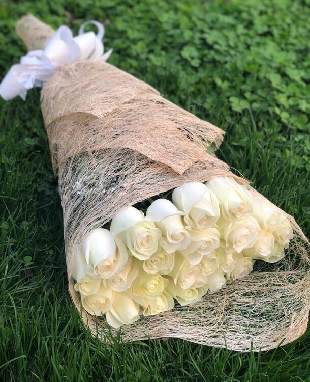 Букет 21 белых роз., артикул F34742 - 7453 рублей, доставка по городу. Flawery - доставка цветов