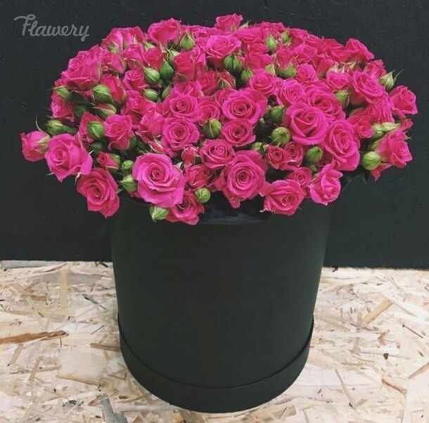 Кустовая роза (в шляпной коробке), артикул F34743 - 9999 рублей, доставка по городу. Flawery - доставка цветов