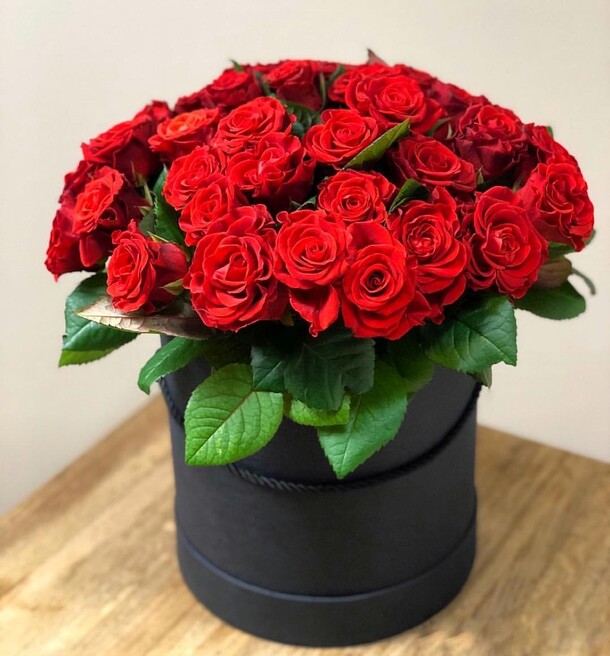 Эльтора (в шляпной коробке), артикул F34746 - 8990 рублей, доставка по городу. Flawery - доставка цветов