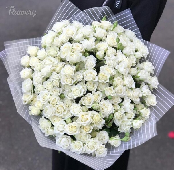 Букет из кустовых роз, артикул F34760 - 18699 рублей, доставка по городу. Flawery - доставка цветов