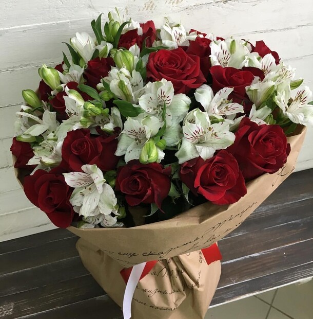 Микс альстромерия с розами., артикул F34779 - 7319 рублей, доставка по городу. Flawery - доставка цветов