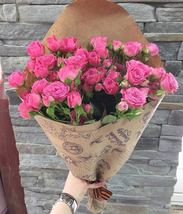 Букет из кустовых роз., артикул F34780 - 3992 рублей, доставка по городу. Flawery - доставка цветов