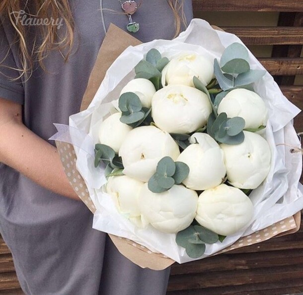 Букет из белых пионов, артикул F34823 - 14519 рублей, доставка по городу. Flawery - доставка цветов