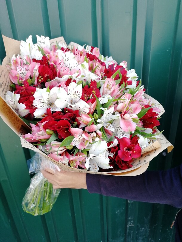 Закатное облако, артикул F36372 - 6441 рублей, доставка по городу. Flawery - доставка цветов