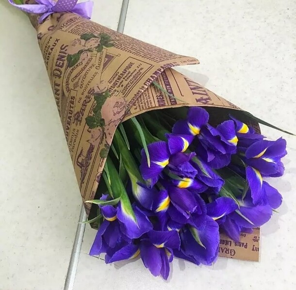 Букет из ирисов., артикул F37455 - 3952 рублей, доставка по городу. Flawery - доставка цветов