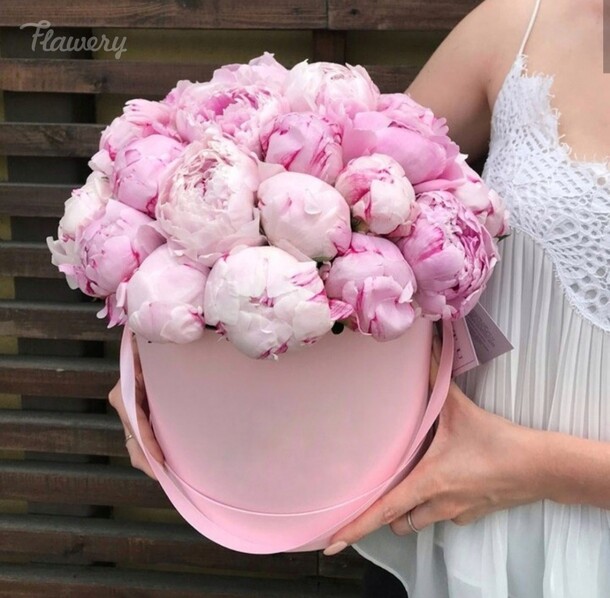 Коробка с пионами., артикул F37745 - 24795 рублей, доставка по городу. Flawery - доставка цветов