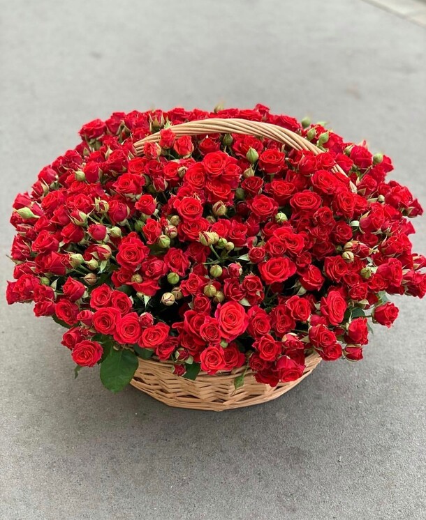 Корзина с розами., артикул F38707 - 55647 рублей, доставка по городу. Flawery - доставка цветов