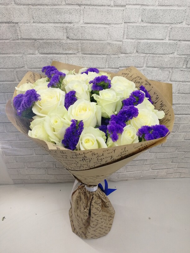 Букет из 21 розы., артикул F39866 - 6399 рублей, доставка по городу. Flawery - доставка цветов