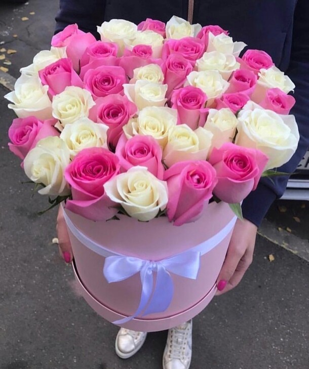 Микс роз в коробке., артикул F41156 - 8579 рублей, доставка по городу. Flawery - доставка цветов