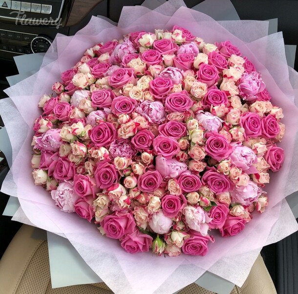 Пионы с розами, артикул F43625 - 64308 рублей, доставка по городу. Flawery - доставка цветов