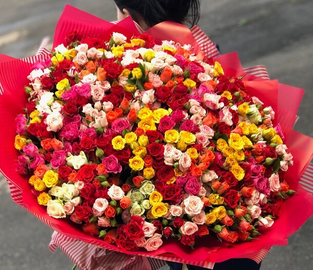 Микс кустовая роза, артикул F43631 - 99207 рублей, доставка по городу. Flawery - доставка цветов