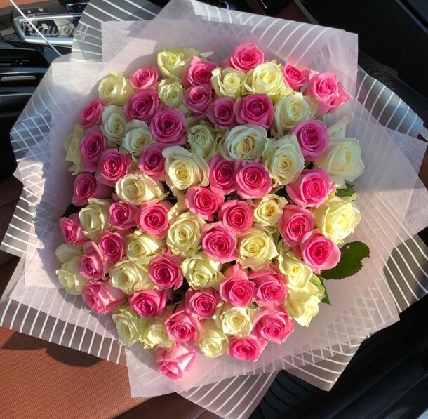 Букет из 51 розы, артикул F43654 - 11127 рублей, доставка по городу. Flawery - доставка цветов