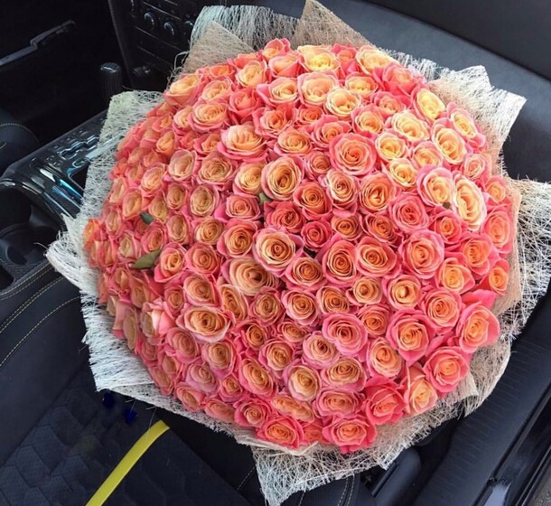 Букет из 101 розы., артикул F43692 - 25959 рублей, доставка по городу. Flawery - доставка цветов