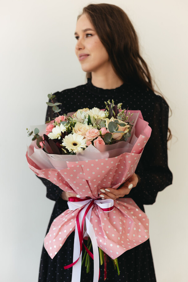 Букет с герберами и розами, артикул F1385755 - 6240 рублей, доставка по городу. Flawery - доставка цветов