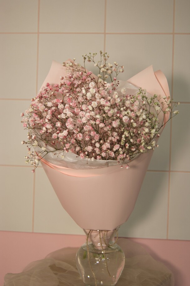 Букет розовой гипсофилы, артикул F1245457 - 2990 рублей, доставка по городу. Flawery - доставка цветов