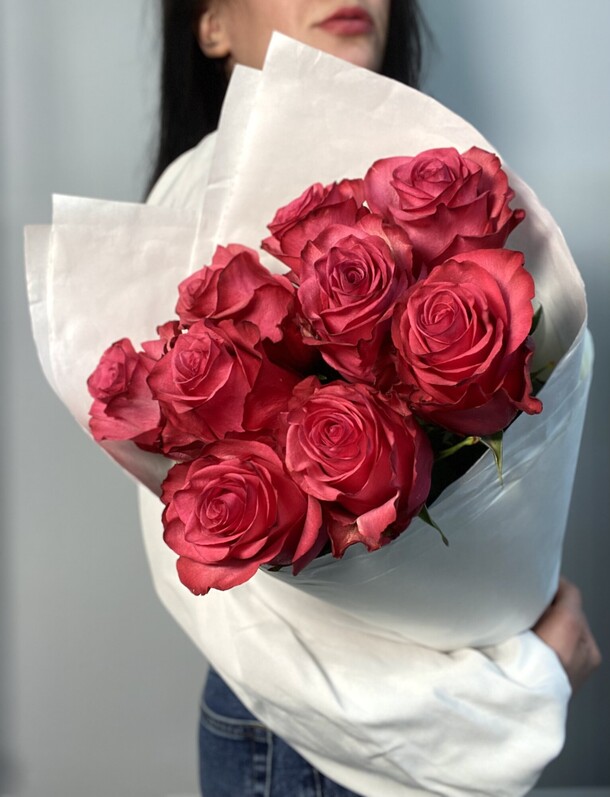 Букет малиновых роз эквадор, артикул F1249617 - 4500 рублей, доставка по городу. Flawery - доставка цветов